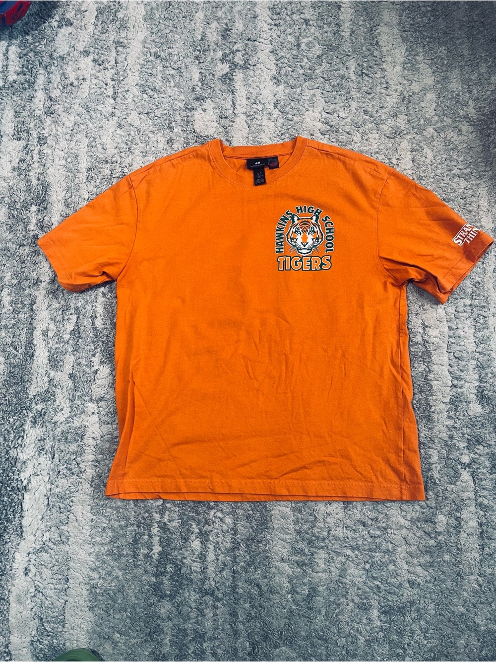 H&M x STRANGER THINGS Netflix ORANGE T-SHIRT Hawkins High School Tigers